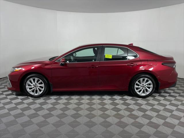 2021 toyota camry le
