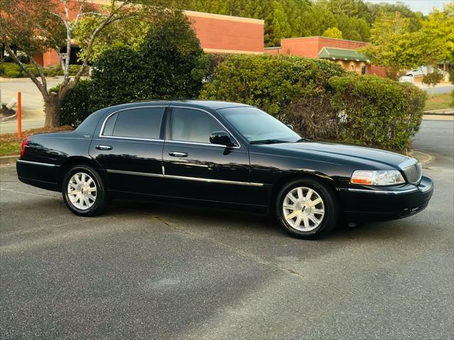 2011 lincoln town car signature