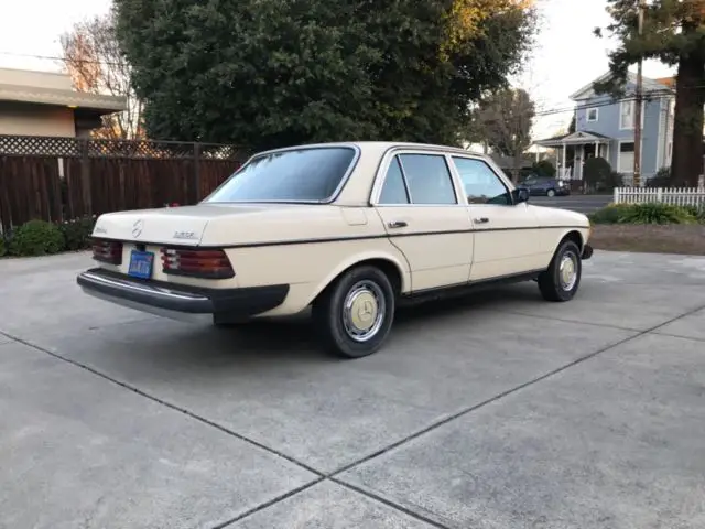 1982 mercedes benz 240d, 4 speed manual. rust and accident free