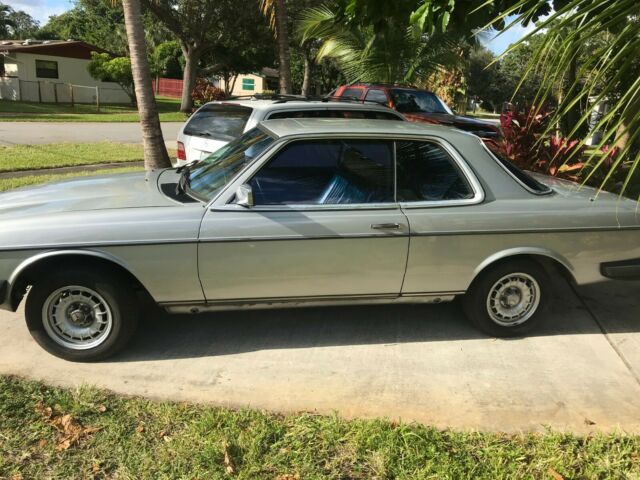 1985 mercedes 300cd turbo diesel 2 door coupe only 170kgorgeous silver / blue