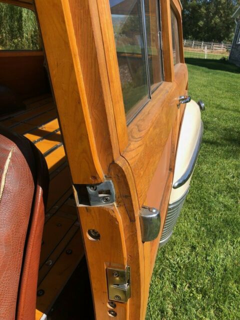 1950 chrysler royal town and country 4 door station wagon - woody