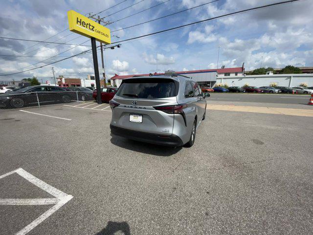 2023 toyota sienna xle 8 passenger