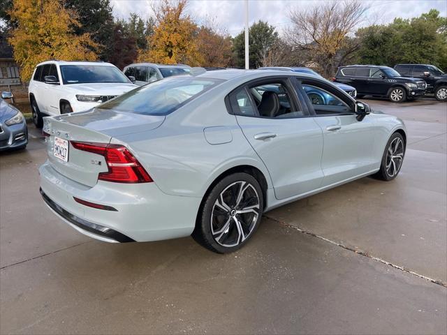 2024 volvo s60 b5 core dark theme