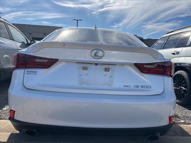 2016 lexus is 300 base