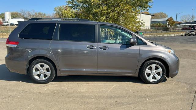 2014 toyota sienna le