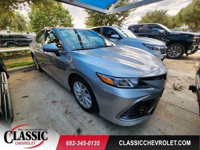2023 toyota camry le