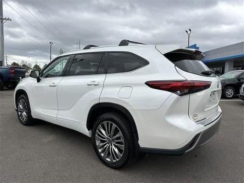 2021 toyota highlander platinum in southaven, mississippi