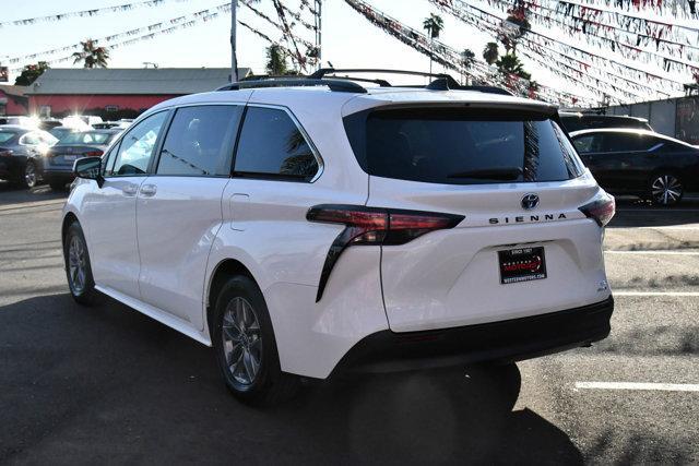 2022 toyota sienna le