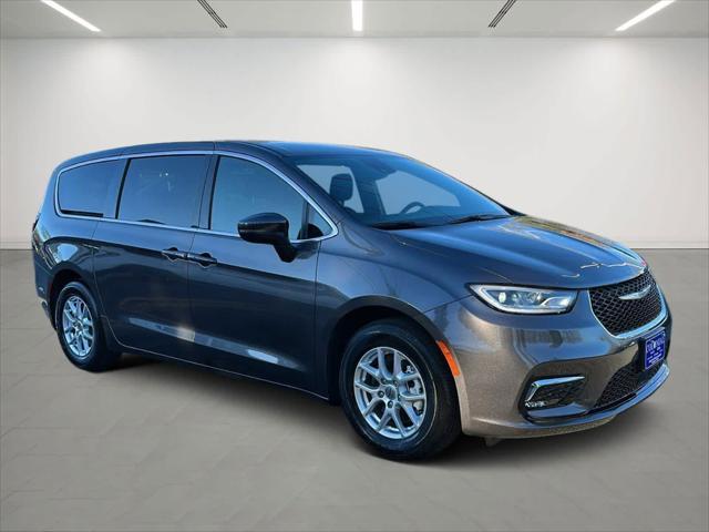 2023 chrysler pacifica touring