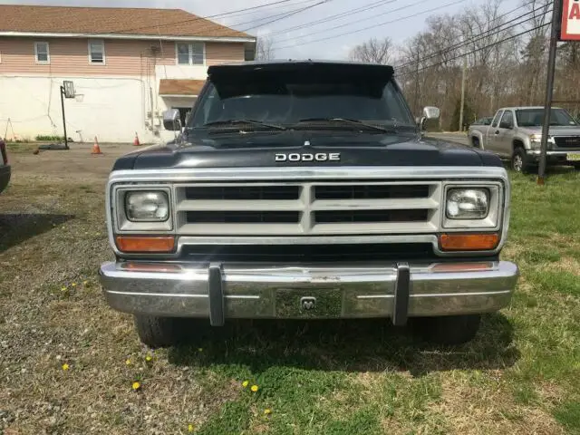 super rare vintage mopar suv 5.9 liter 360 v8 auto 4x4 bronco eater!