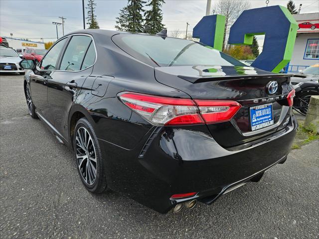 2019 toyota camry hybrid se