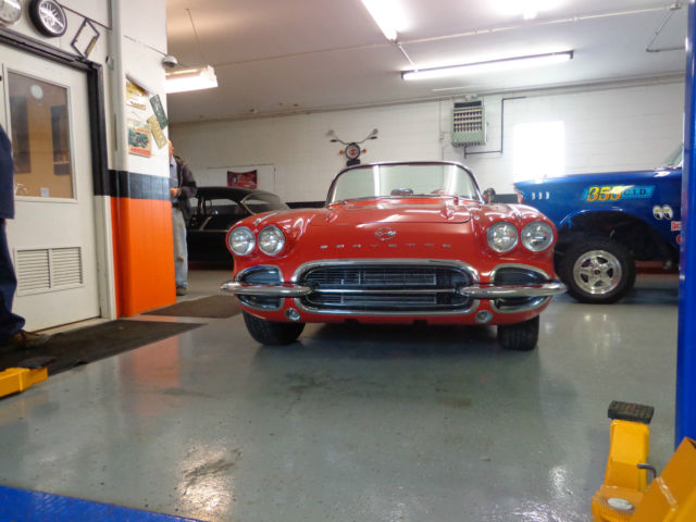 1962 chevrolet corvette 2 tops