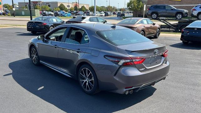 2024 toyota camry hybrid se