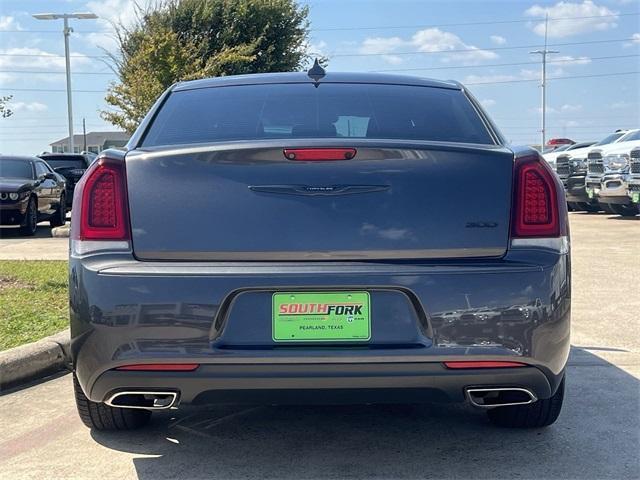 2021 chrysler 300 touring