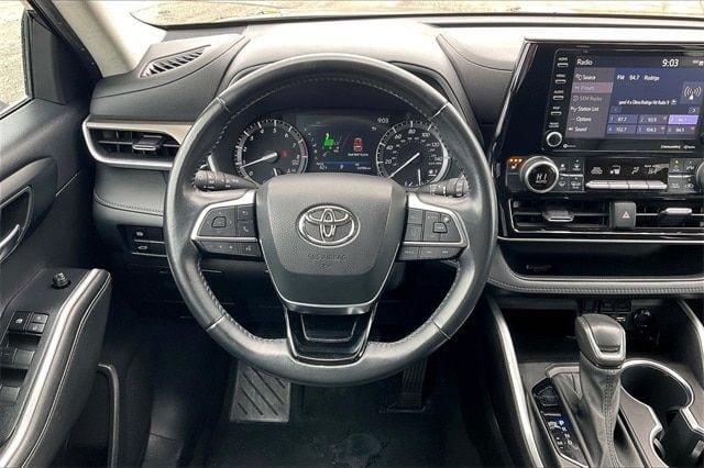 2021 toyota highlander xle in hutchinson, kansas