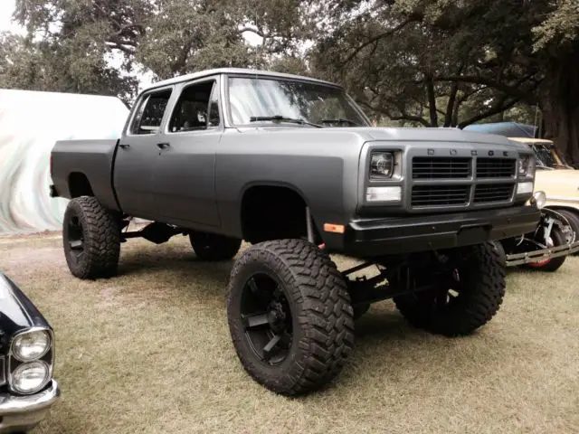1984 dodge power wagon crew cab
