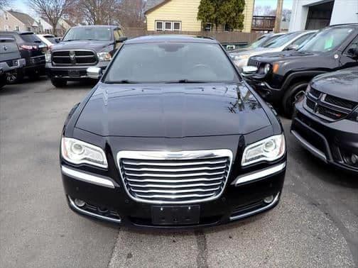 2013 chrysler 300c base 4dr rear-wheel drive sedan in milwaukee, wisconsin