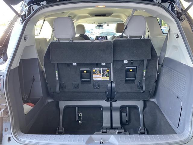 2022 toyota sienna le