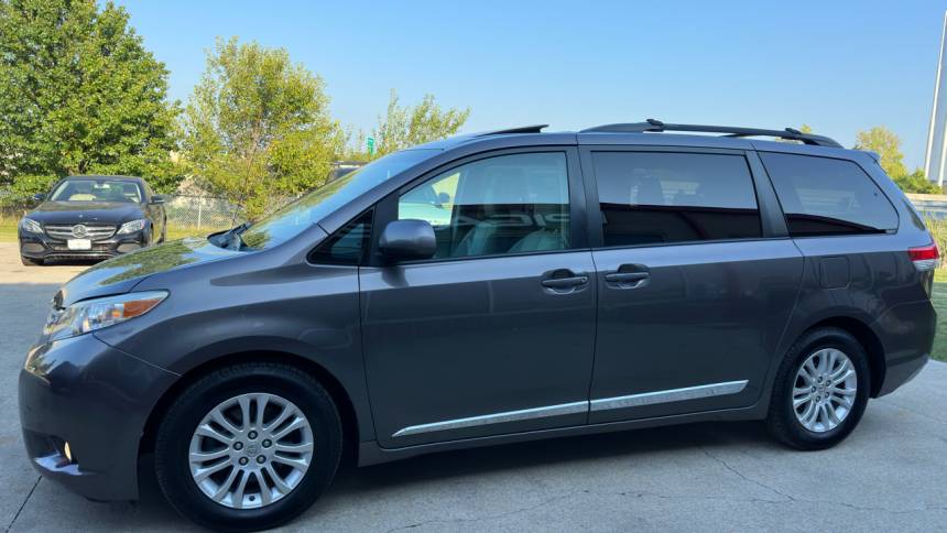 2011 toyota sienna