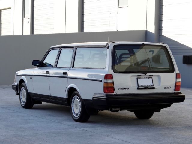 1993 volvo 240 wagon (113,000 low original miles) (passed service inspection)