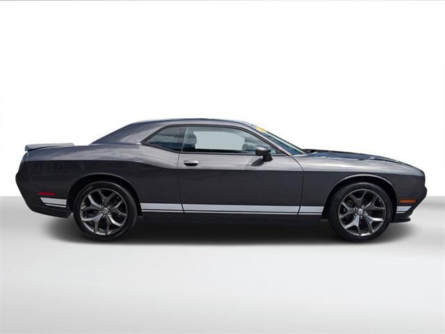 2016 dodge challenger sxt