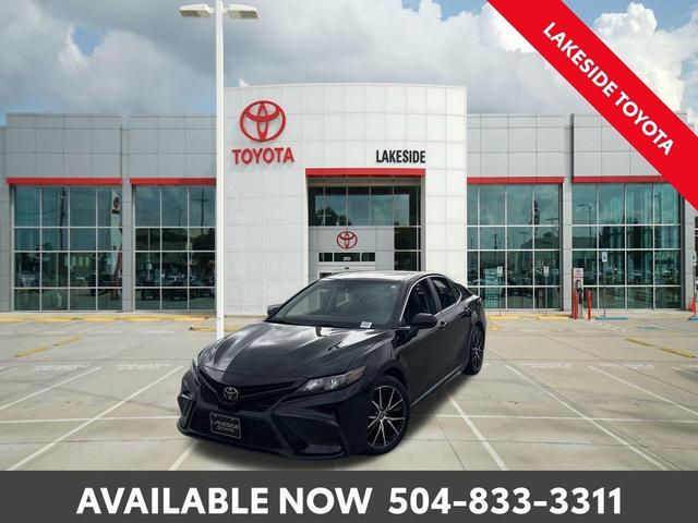 2022 toyota camry se