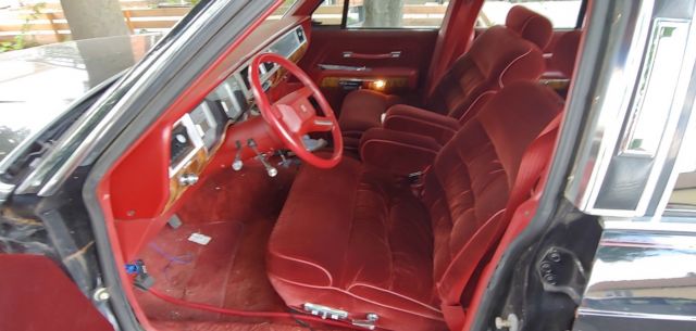 1985 mercury grand marquis black/red runs perfect / for parts