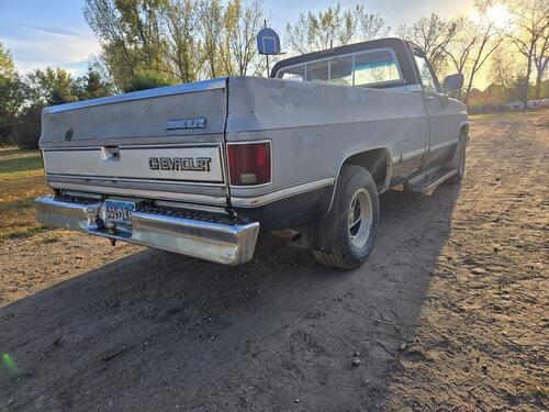 1982 chevy c10. 2wd long box. 6.2 diesel