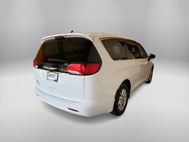 2023 chrysler voyager lx