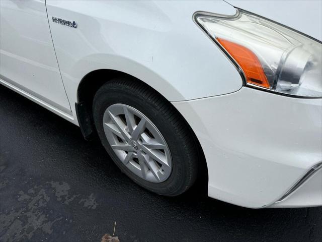2014 toyota prius v two