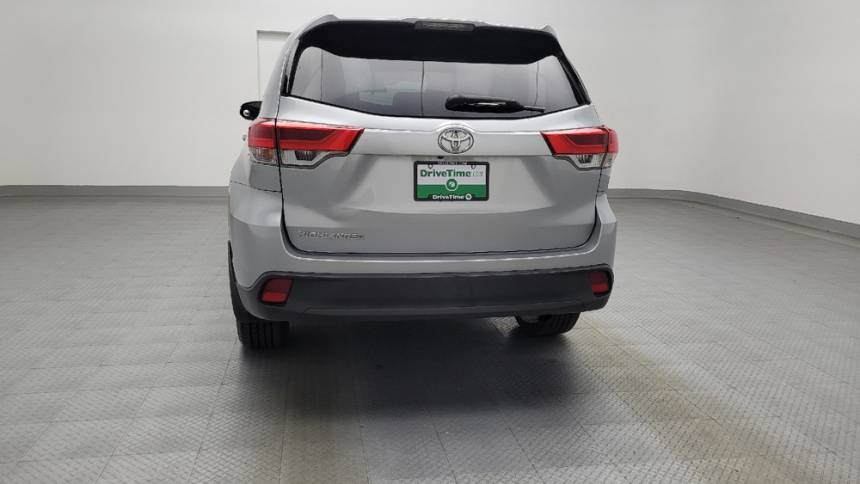2019 toyota highlander le