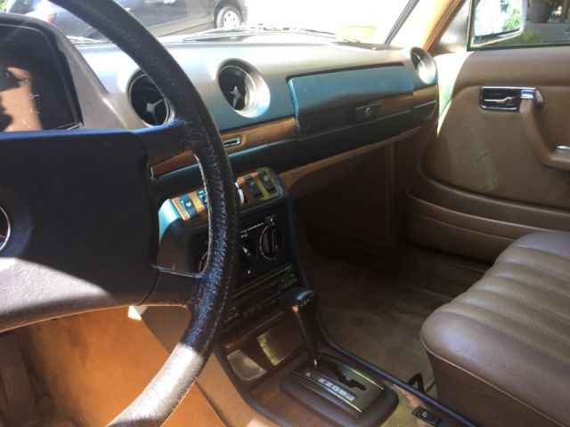 1983 mercedes-benz 240d : runs and looks great!