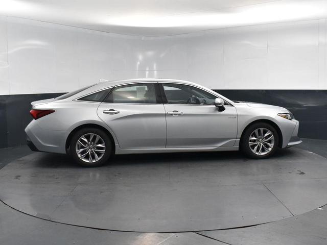 2021 toyota avalon hybrid xle