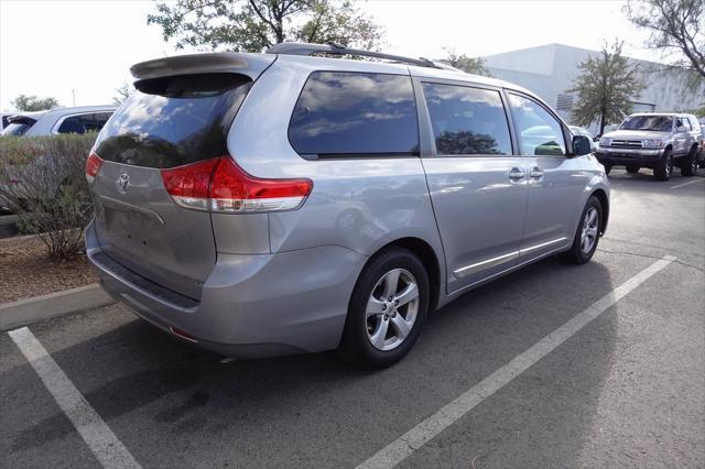 2013 toyota sienna le