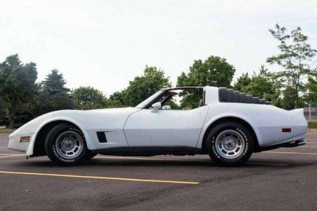 clean title 1981 white corvette