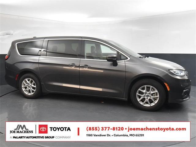 2023 chrysler pacifica touring-l