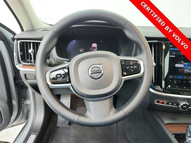 2024 volvo s60 b5 plus dark theme