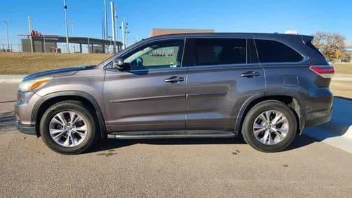 2016 toyota highlander le plus in wichita, kansas
