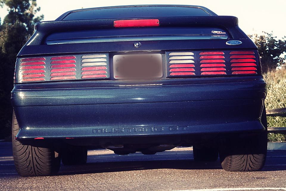 1989 ford mustang gt hatchback 2-door 5.0l