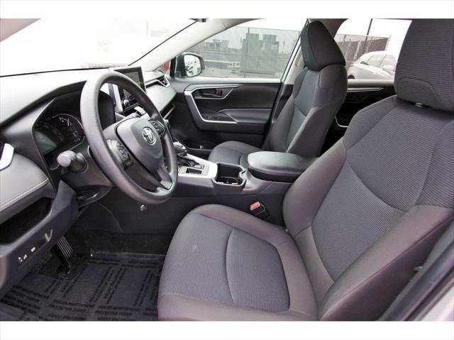 2023 toyota rav4 le