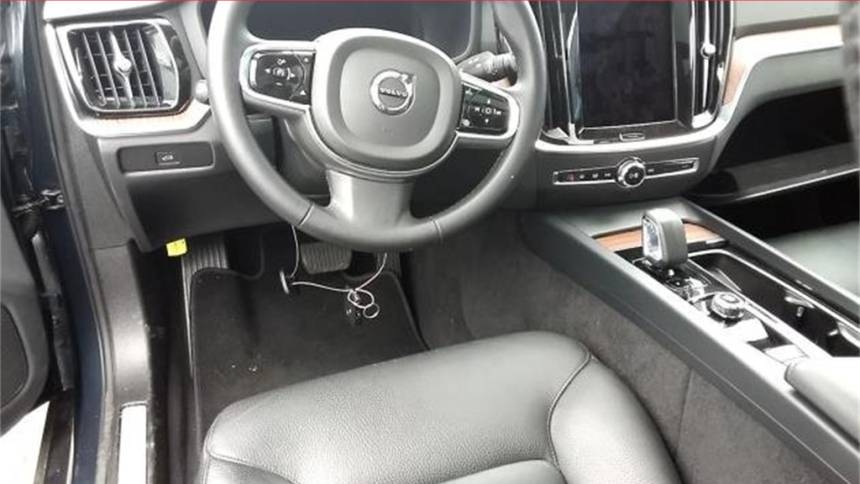 2024 volvo s60 b5 plus dark theme