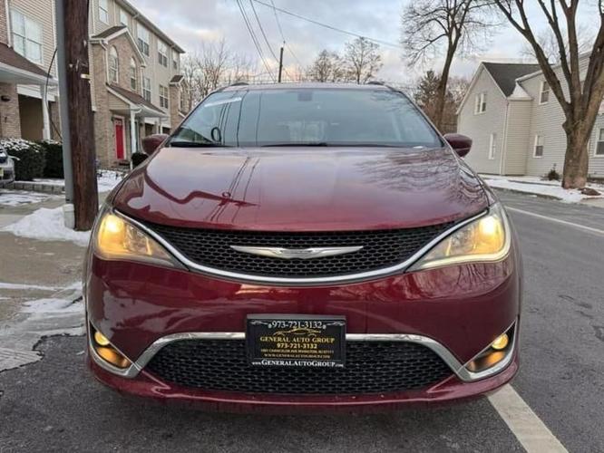 2017 chrysler pacifica touring-l front-wheel drive passenger van in irvington, new jersey