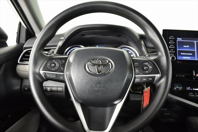 2022 toyota camry le