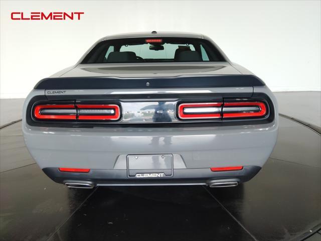 2023 dodge challenger sxt