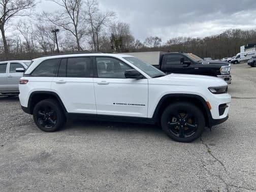 2022 jeep grand cherokee altitude in masons island, connecticut