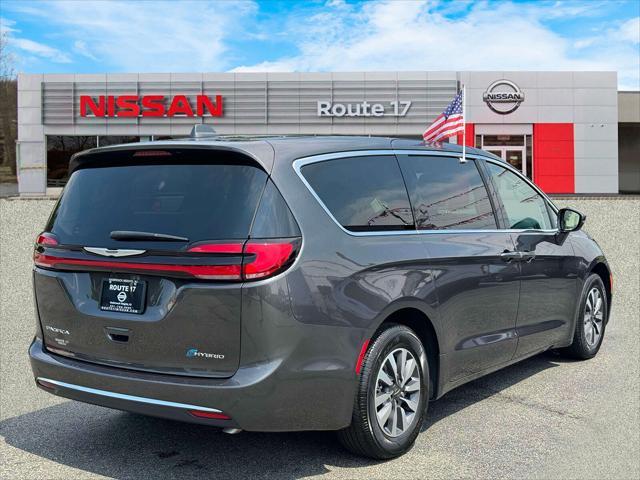 2022 chrysler pacifica hybrid touring l