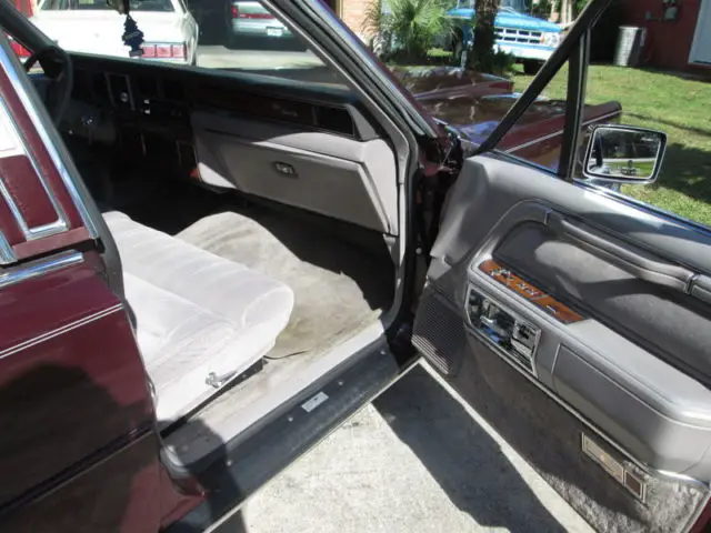 gorgeous 1989 lincoln town car clean florida car low miles drive away no reserve