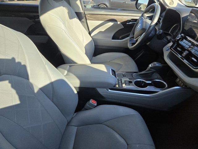 2022 toyota highlander hybrid platinum