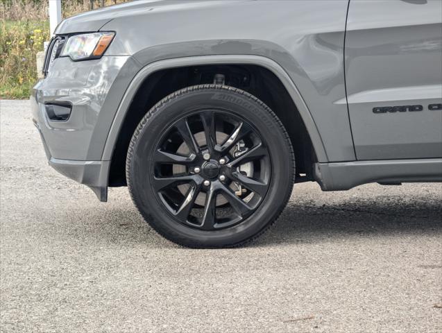 2022 jeep grand cherokee laredo