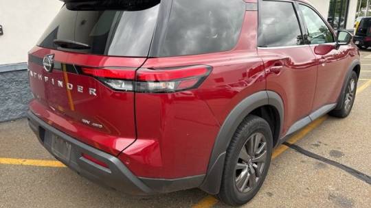 2022 nissan pathfinder sv